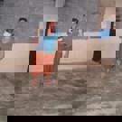 Caroline vrijwilliger in Ghana met kind voor de klas