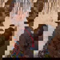 Vrijwilligerswerk Ghana mooie foto van kinderen bij een hutje