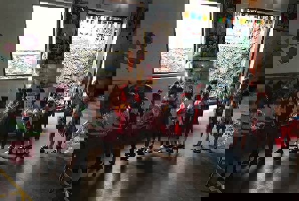 Onderwijs project Sri Lanka Liam in de klas