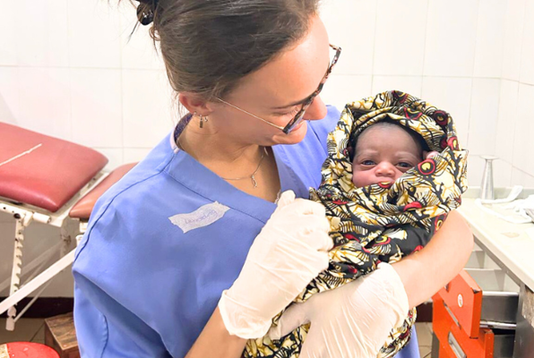 Medisch vrijwilligerswerk en observatie project Tanzania nieuw kindje ter wereld