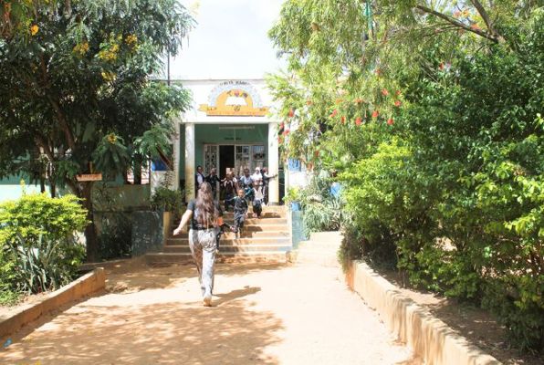 Onderwijs projecten in Tanzania Iringa bijna op school